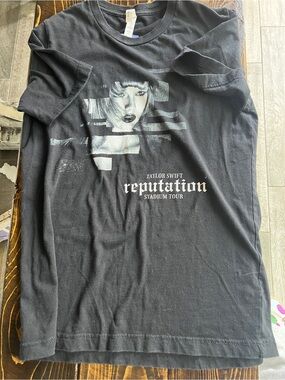 Taylor Swift Black & Gray 'reputation' Stadium Tour Graphic Tee